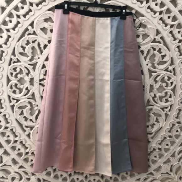 Ontwelfth Dresses & Skirts - ONTWELFTH Mid Calf Length Pleated Skirt L